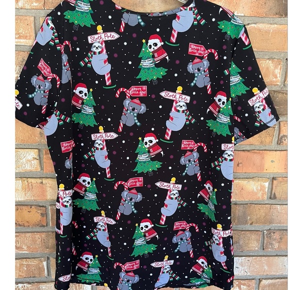 Scrub Star Women’s Black Multicolored Christmas Scrub Top Size Medium - Picture 2 of 5